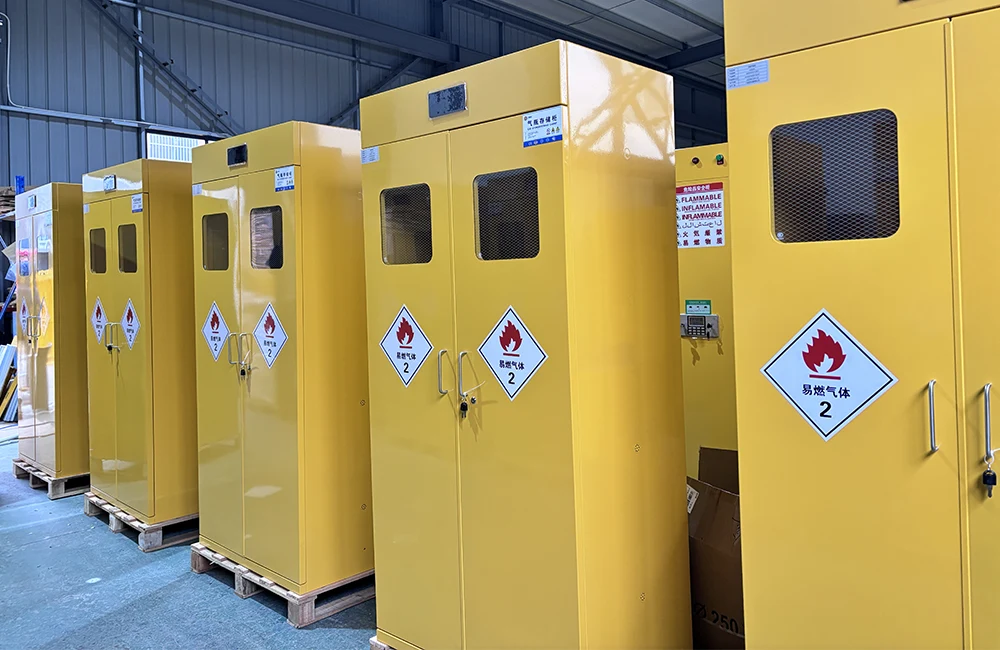 Cén fáth a bhfuil caibinéid sábháilteachta gairmiúla ag teastáil ó cheimiceáin?